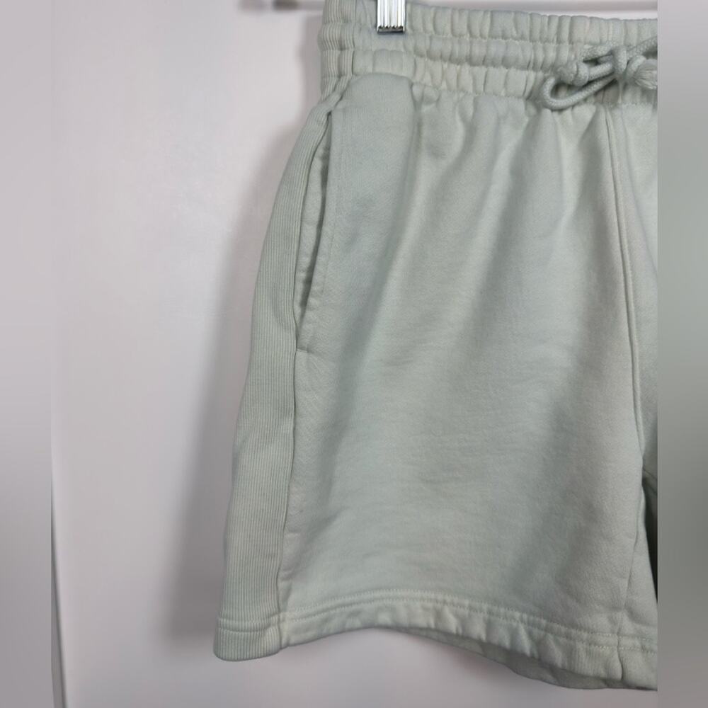 Aritzia TNA Cozy Sweat Fleece Boyfriend 5” Mid Thigh Shorts Mint Size Small - Picture 3 of 10